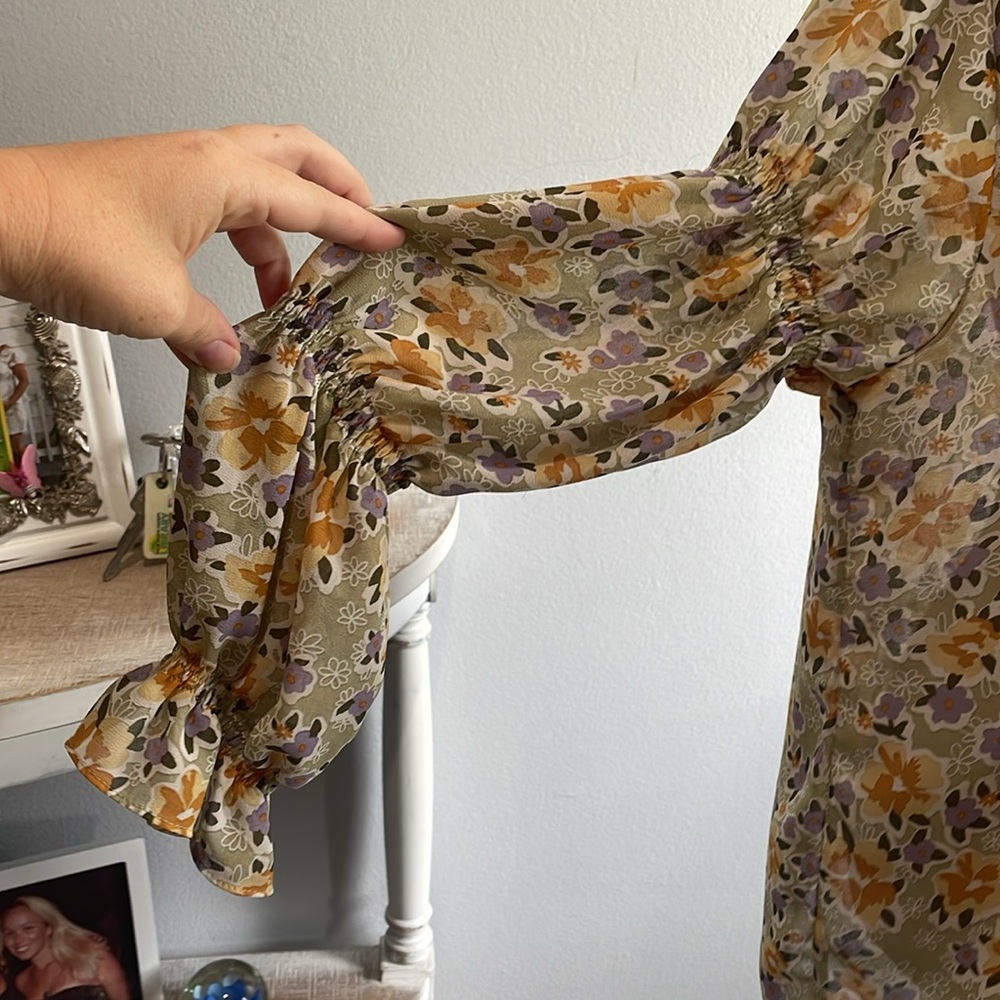 [LA LUNE] Floral Button Down Blouse - Size Medium NWT - Picture 2 of 4